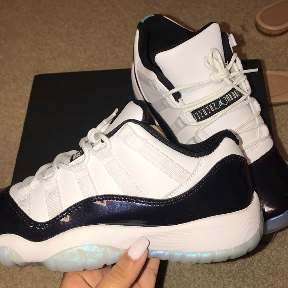 JORDAN 11s